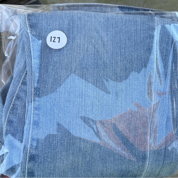 Levi Strauss Signature Women’s 28x30 Mid Rise Skinny Jeans Light Wash Denim - Picture 11 of 11